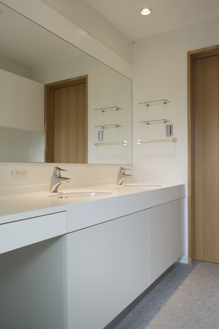 View of the first floor bathroom towards the corridor.   View of the first floor bathroom towards the corridor.